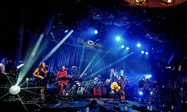 「桑田佳祐、配信ライブより「SMILE～晴れ渡る空のように～」地上波初公開」1枚目/2