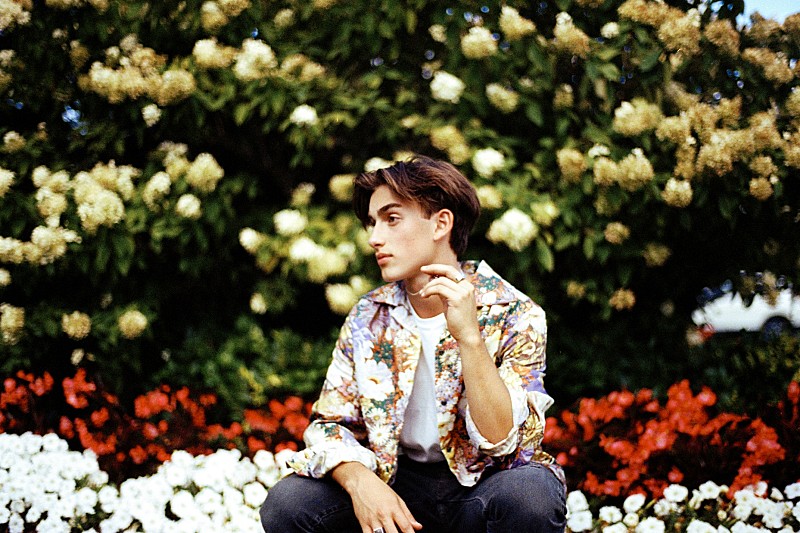 ジョニー・オーランド、恋愛における悩みをポップに歌い上げた新曲「I Don’t」解禁