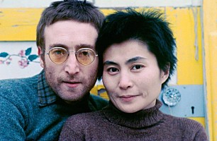 ジョン・レノン＆ヨーコ・オノ、未公開映像で構成された「ぼくを見て