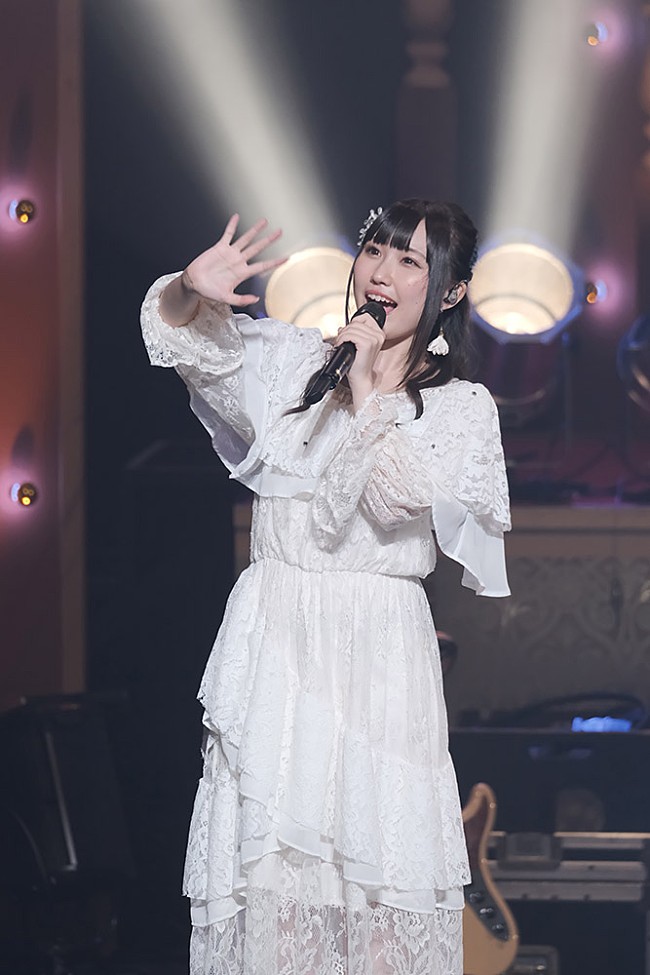 「＜ライブレポート＞鈴木愛奈、1stツアーを完遂　紡いできたファンの想いに答える」1枚目/14