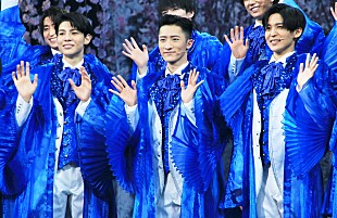 「Ｓｎｏｗ　Ｍａｎが青色の衣装で「医療従事者にエ－ル」　深澤辰哉「滝沢くんに初めて膝枕をしてもらった」」