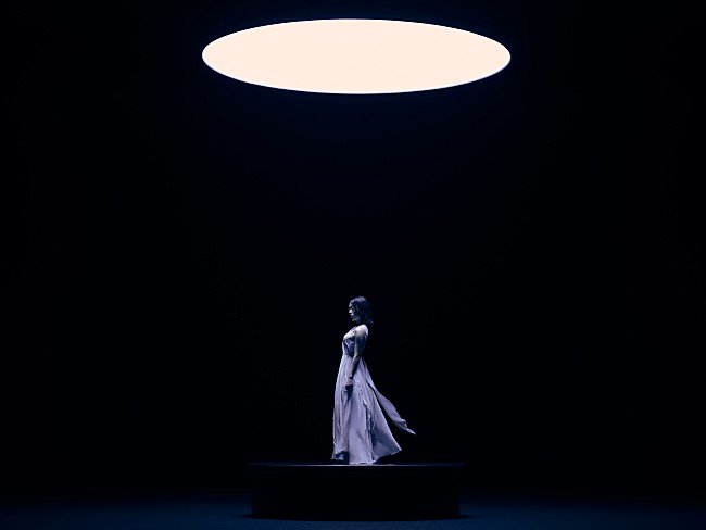 「宇多田ヒカル、新曲「PINK BLOOD」ティザー映像＆新アーティスト写真を公開」1枚目/2