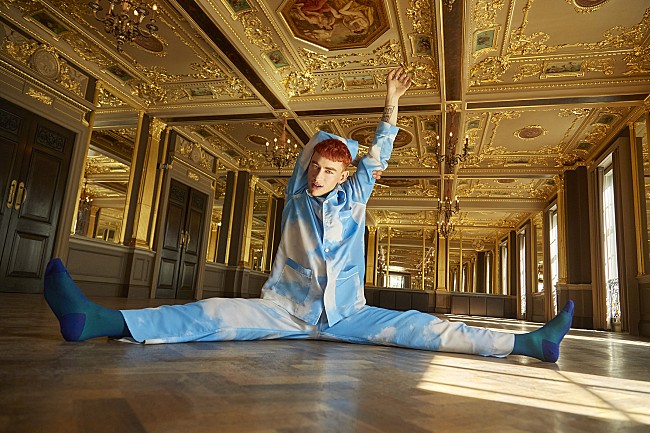 「イヤーズ＆イヤーズ、2人のオリー・アレクサンダーが登場する新曲「Starstruck」のMV公開」1枚目/3