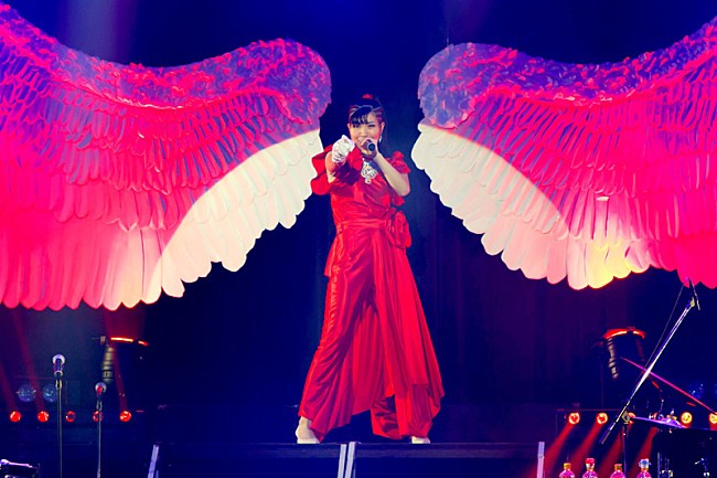 「AKINO from bless4、「創聖のアクエリオン」等19曲を熱唱したデビュー15周年ライブレポート到着」1枚目/7