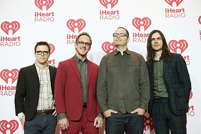 「ウィーザー、ロボット掃除機ルンバとのコラボ“Wroomba”を発表」1枚目/1