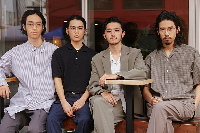 「福岡発4人組バンドyonawoが「Zoff CLASSIC Summer Collection」に登場」1枚目/9