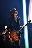 「＜ライブレポート＞SUGIZO、“憎しみではなく愛を、対立ではなく調和を、利己ではなく利他を”あらゆる壁を超え混ざり合う総合芸術を提示した配信ライブ」1枚目/9