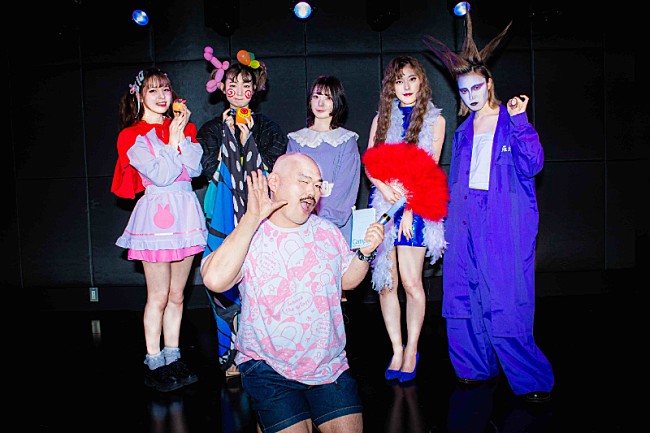 「豆柴の大群、初のミニAL『WOW!!シーズン』発売決定、新曲「走れ豆柴」先行配信＆MV公開決定」1枚目/7