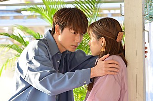 「「恋はＤｅｅｐに」綾野剛が石原さとみに“不意打ちキス”　「キス後に爆裂にテンパるところが推せる」」