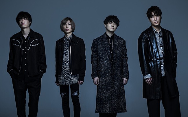 「Official髭男dism、アニメ主題歌「Cry Baby」豪華なセットで撮影したMV公開」1枚目/4