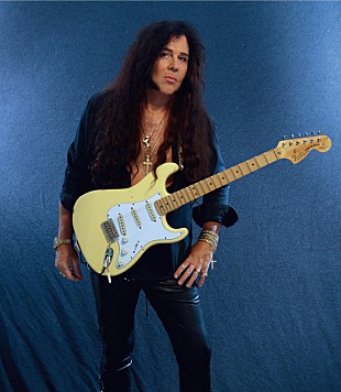 「イングヴェイ・マルムスティーン、“ネオクラメタル追求”のニューアルバム『パラベラム』発売決定」