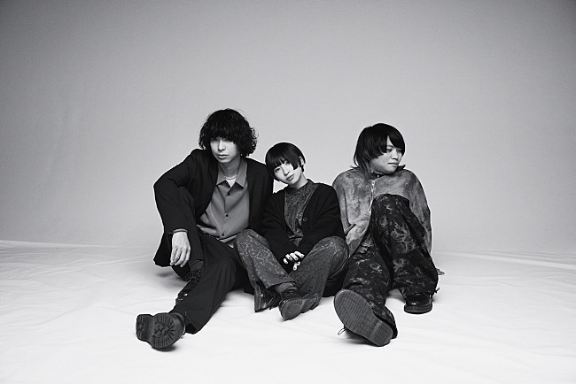 「Hakubi、5/15に弾き語り生配信企画【午前0時、SNS】開催決定」1枚目/2