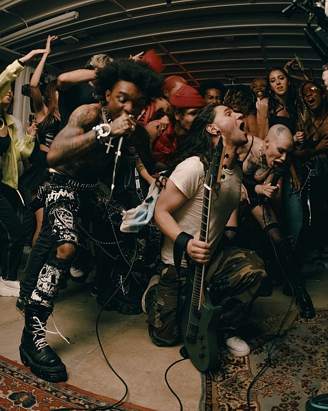 「スクリレックス、スウェイ・リー＆Siiickbrainとのコラボ曲「Too Bizarre」解禁」1枚目/2