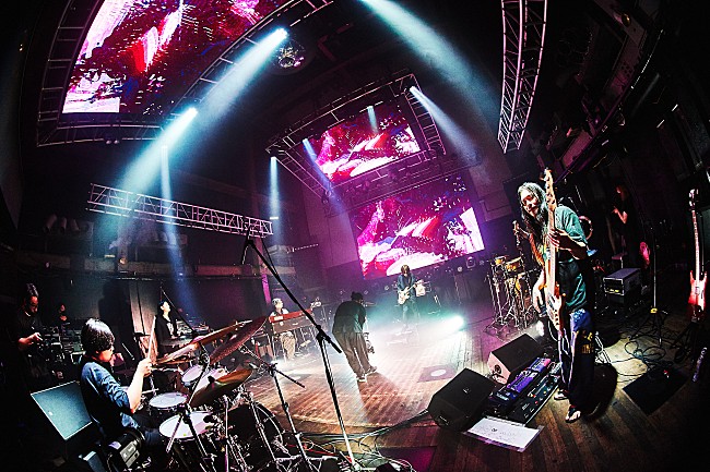 「＜ライブレポート＞SUGIZO率いるSHAG、初配信ライブ【LIVE STREAMING FROM TOKYO EPISODE Ⅲ ～THE SHAG STRIKES BACK～】開催」1枚目/12