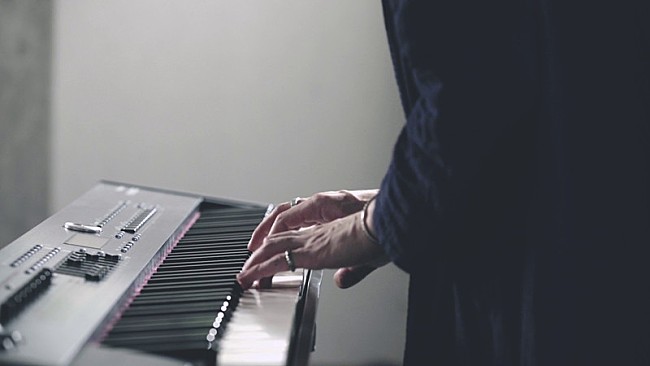 「ADAM at、AL『Daylight』より「Spring Field」先行配信&amp;MV公開」1枚目/3