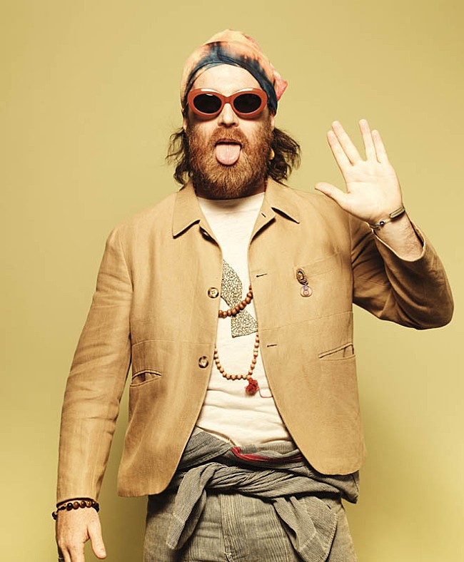 「チェット・フェイカー、ローラーブレードでの撮影で手を骨折した「Feel Good」MV公開」1枚目/2