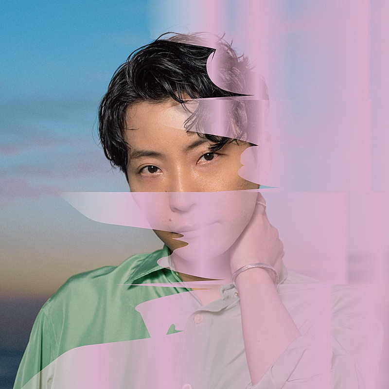 星野源、ドラマ主題歌「不思議」MVメイキングを公開　休憩中に犬と触れ合う姿など収録