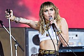 「マイリー・サイラス、ビリー・アイリッシュとの共演を熱望 「彼女は最高にクールだと思う」」1枚目/1