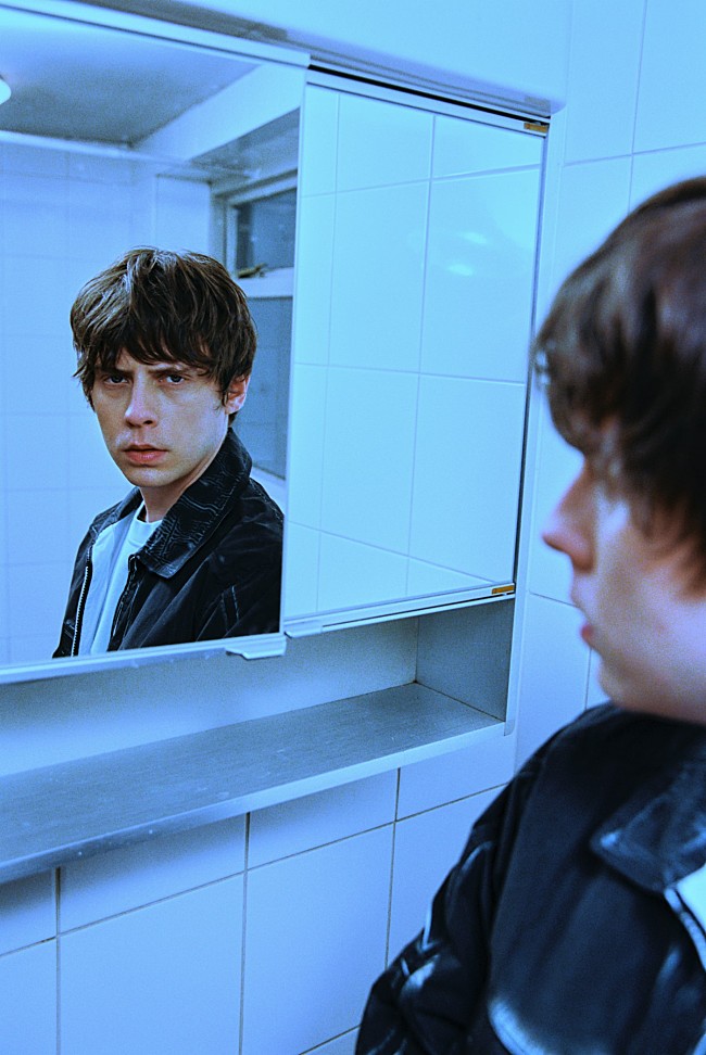 「ジェイク・バグ、直筆サイン入りアナログ盤『All I Need』を限定リリース」1枚目/2