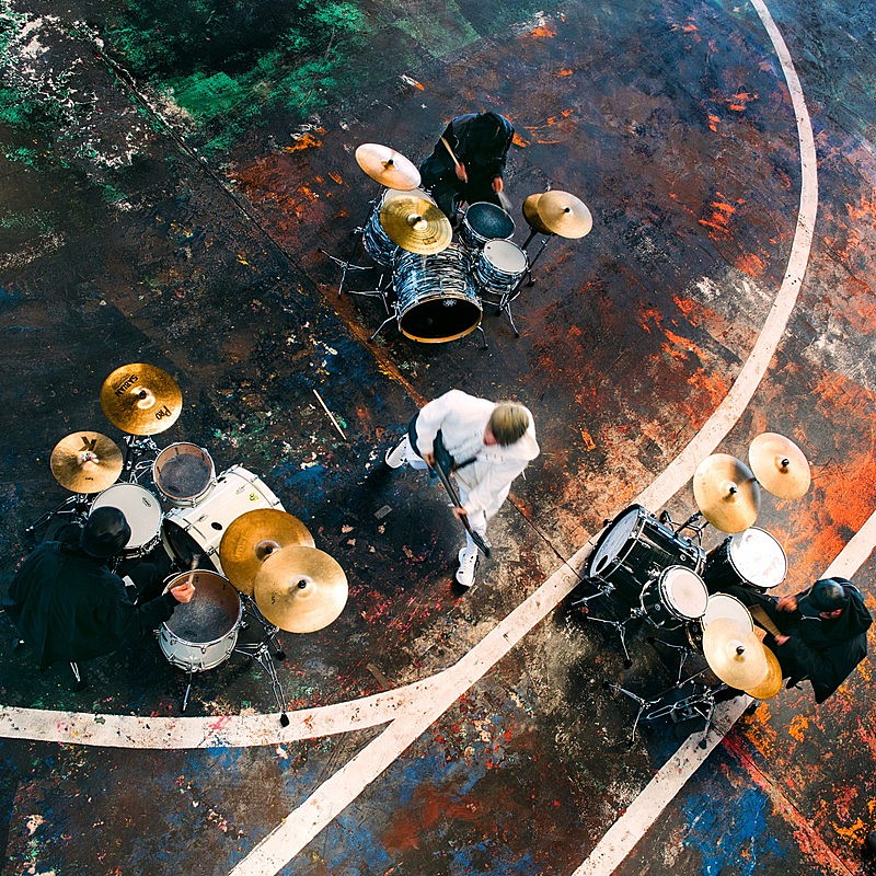 「辻村有記、新曲「head-bang」MV公開 J-POPを彩る存在の2年半ぶりとなる本人名義楽曲」1枚目/1