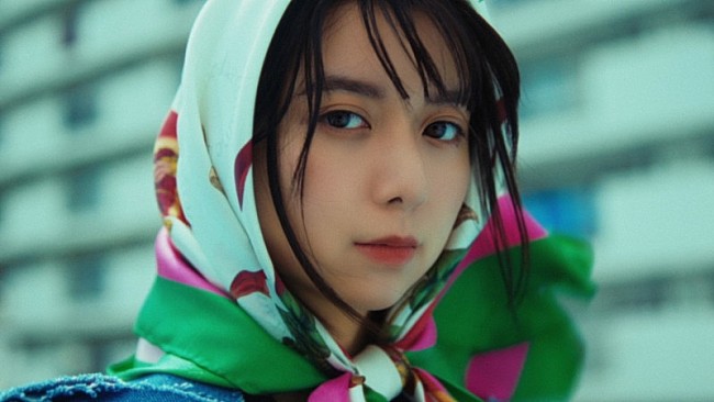 「adieu（上白石萌歌）、カネコアヤノ提供曲「天使」MVプレミア公開　初のギター弾き姿を披露」1枚目/6