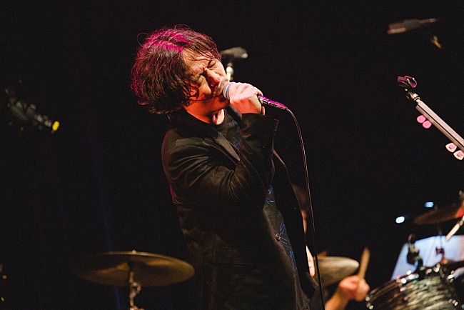 「＜ライブレポート＞中田裕二、ソロ・アーティストとして10周年のアニバーサリーイヤーに”裏ベスト”的選曲で魅了した濃密なステージ」1枚目/10