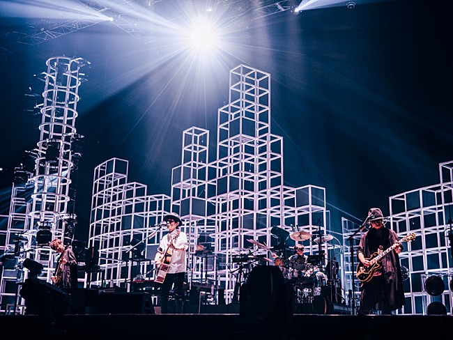 「スピッツ【SPITZ JAMBOREE TOUR 2021 “NEW MIKKE”】開幕＜オフィシャルライブレポ＞」1枚目/1