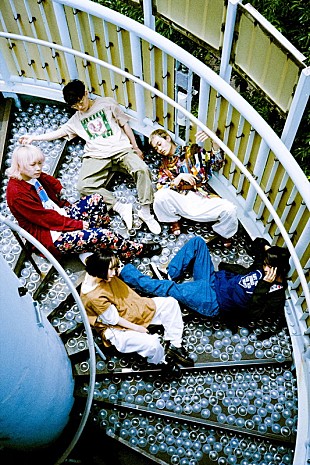 「Cody・Lee(李)、新曲「悶々」MV公開　メンバーが“悶々”とした男性の脳内を操る」