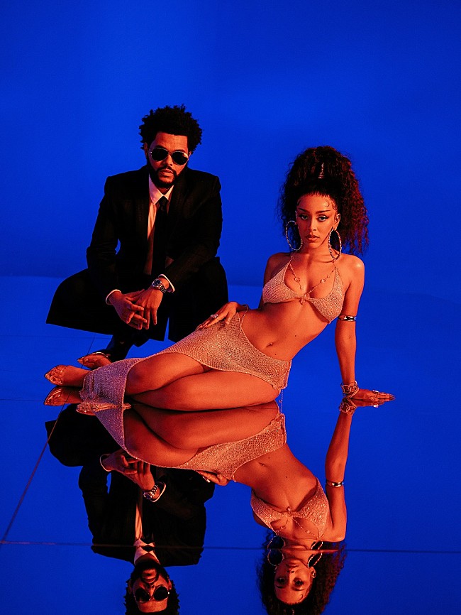 「ドージャ・キャット、ザ・ウィークエンドとのコラボ「ユー・ライト」の壮大な世界観のMV公開」1枚目/3