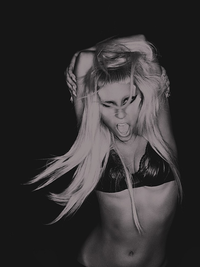 「レディー・ガガ『ボーン・ディス・ウェイ』10周年記念盤リリース、ベン・プラットやザ・ハイウィメンによるリイマジネーションver.解禁」1枚目/2