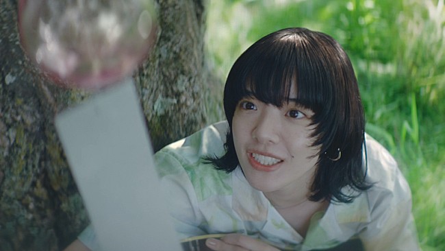 「広瀬アリスとあいみょんが共演、「淡麗グリーンラベル」新CM「小さなジュークボックス篇」」1枚目/13