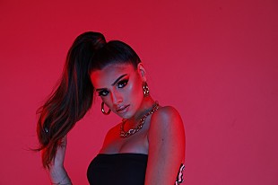 「セリーナ・シャーマ、新曲「Her Wrongs」をリリース」