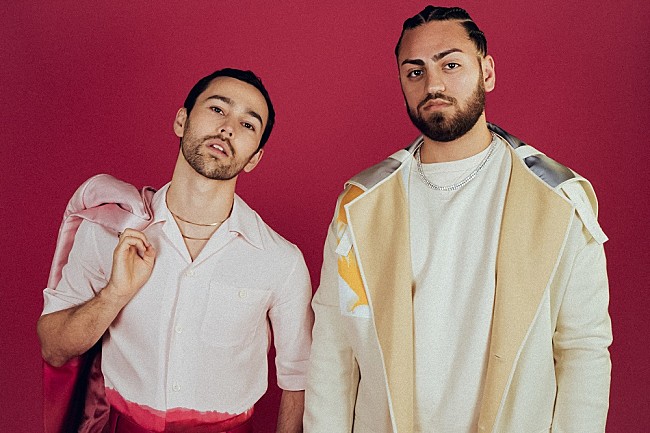 「マックス＆アリ・ガティ、ロマンチックな新曲「Butterflies」を配信」1枚目/2