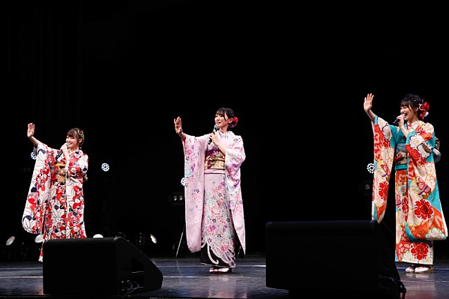 「＝LOVEと≠MEが合同成人式開催、振袖姿の髙松瞳、野口衣織 (=LOVE) / 冨田菜々風 (≠ME)が成人の抱負を発表」1枚目/6