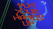 「豆柴の大群、「PUT YOUR HANDS UP」ライブ映像公開」1枚目/4