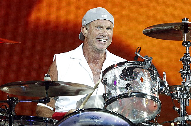 「チャド・スミスの娘、レッチリの「Universally Speaking」をカヴァーする映像公開」1枚目/1