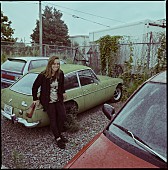 「ジュリアン・ベイカー、『Little Oblivions』のリミックスEP発売決定＆ヘリオスによる「Bloodshot」のリミックス公開」1枚目/2