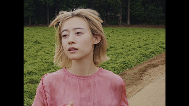 「羊文学、初のアニメ映画主題歌「マヨイガ」のMVを公開」1枚目/2