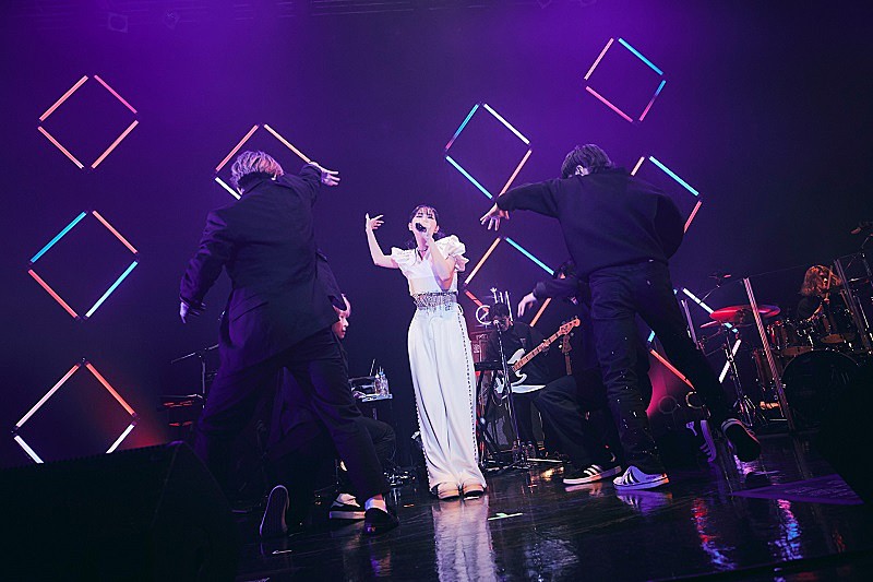 ＜ライブレポート＞eill、等身大の歌で届けたエール「一人一人の未来が愛に溢れて健やかでありますように」