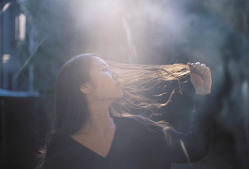 阿部真央、9/11にYouTube Liveで約1年ぶりのオンライン生配信ライブ決定