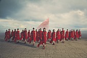 「櫻坂46、新アーティスト写真を公開　新曲「流れ弾」のラジオ初OAも決定」1枚目/1