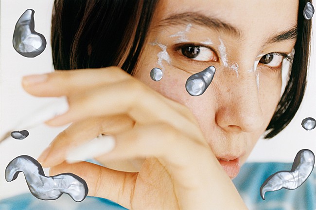 「Maika Loubte（マイカルブテ）、新曲「Flower In The Dark」リリースへ」1枚目/2