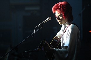 「若き日のデヴィッド・ボウイ描く映画『スターダスト』新場面写真＆ジョニー・フリンのコメント到着」