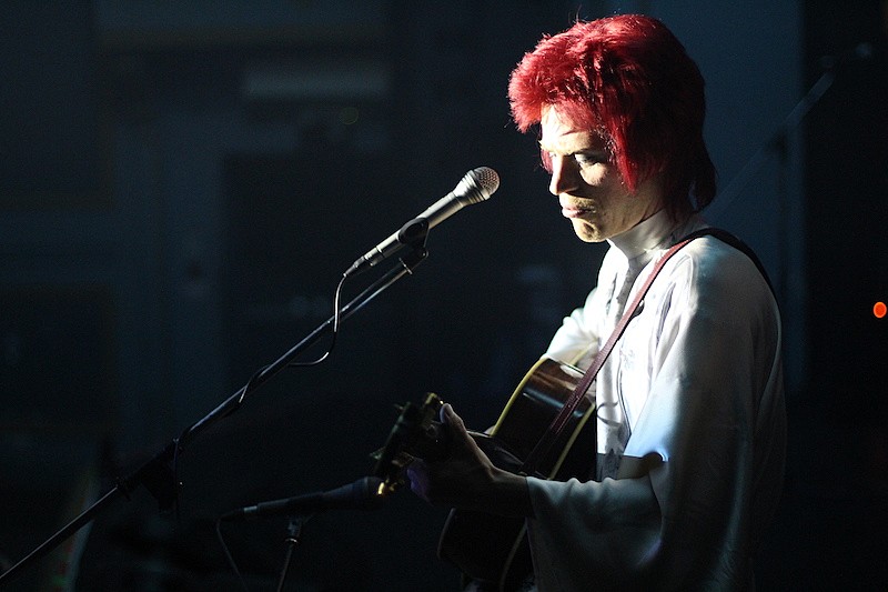 若き日のデヴィッド・ボウイ描く映画『スターダスト』新場面写真＆ジョニー・フリンのコメント到着