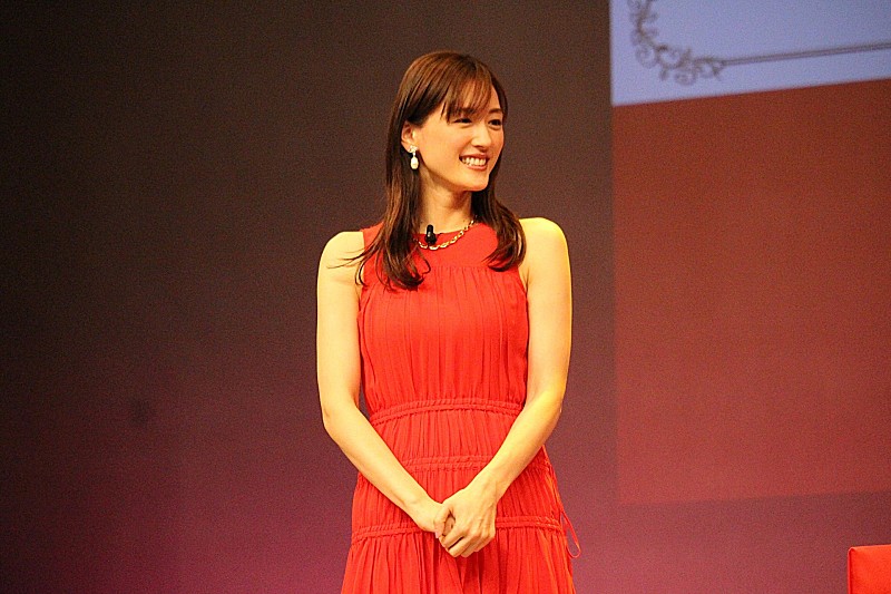 「綾瀬はるか、コロナ感染で入院　26日に陽性確認、肺炎の症状」1枚目/1