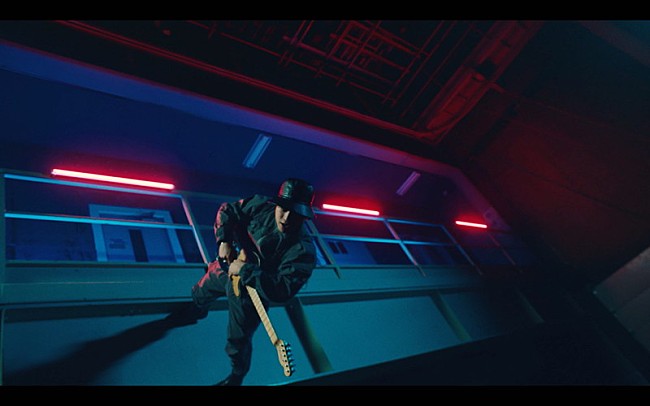 「Dive To World feat. Takuya Yamanaka （THE ORAL CIGARETTES） -Prod. KM- [Music Video]」4枚目/6