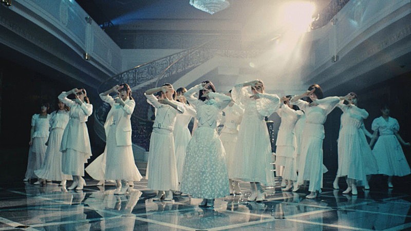乃木坂46、アンダーメンバー楽曲「マシンガンレイン」MV公開　光の3原色がコンセプト