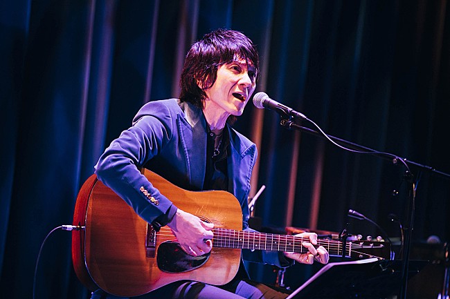 「＜ライブレポート 吉井和哉＞ソロ楽曲にセルフカバー、デヴィッド・ボウイの名曲まで幅広く披露し、改めて歌と向き合った「UTANOVA Billboard」最終公演」1枚目/7