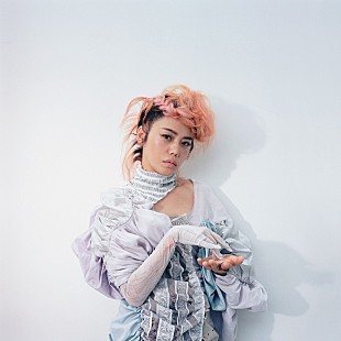 「デビュー30周年のCharaが日本コロムビアに移籍、アナログ盤＆映像作品＆書籍リリース」