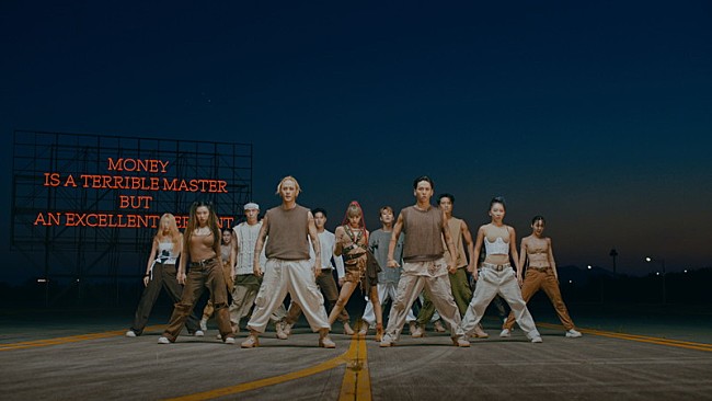 「LISA - &#039;MONEY&#039; EXCLUSIVE PERFORMANCE VIDEO」2枚目/4